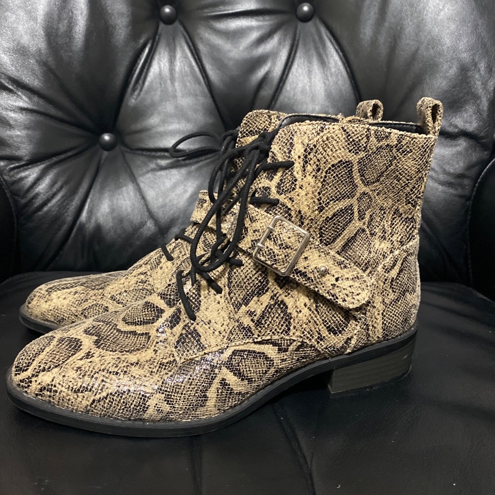 Express snake skin animal print heeled boot lace up zipper buckle Women's Size 9 - Picture 3 of 6